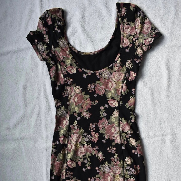 Talula Aritzia XXS floral dress - Picture 4 of 10